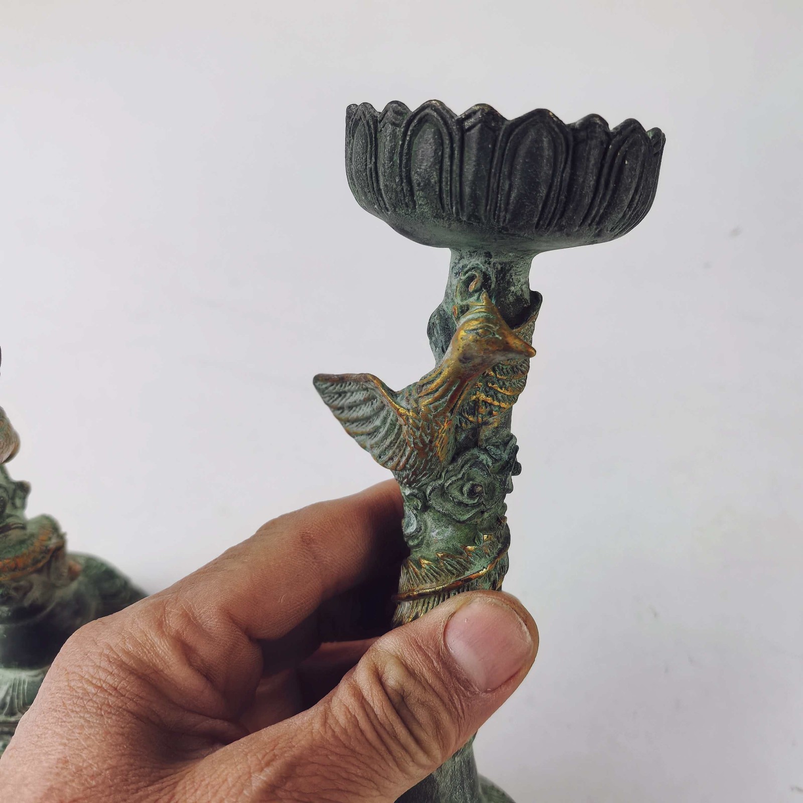 Old Bronze Relief carved Gilde - Collectible Vintage Lamps recension och pris