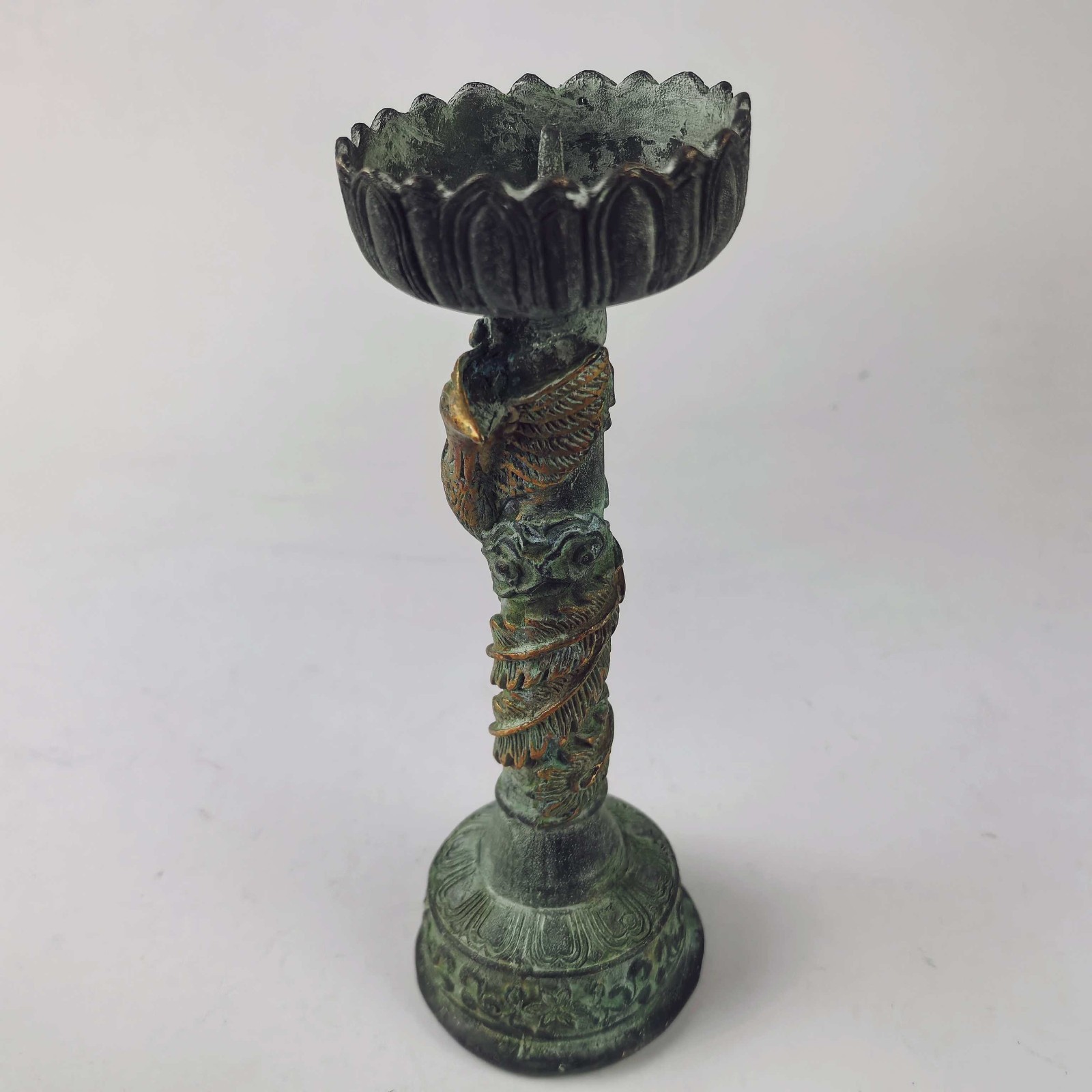 Old Bronze Relief carved Gilde - Collectible Vintage Lamps recension och pris
